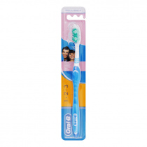 Zubní kartáček Oral B  Mdium Delicate Whitening foto